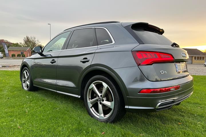 Grå Audi Q5 fra 2018