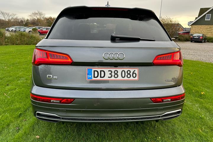 Grå Audi Q5 fra 2018