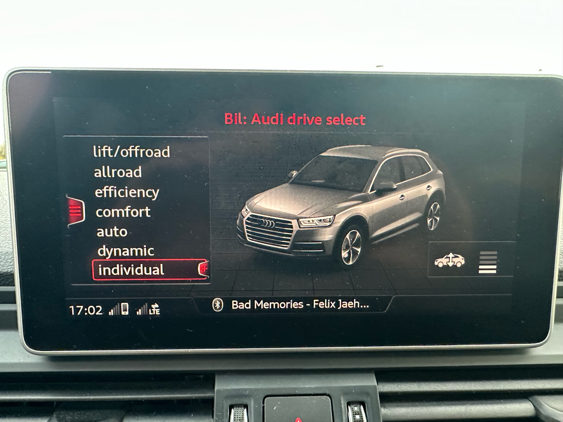 Grå Audi Q5 fra 2018