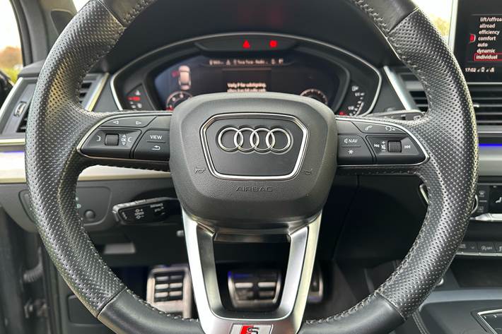 Grå Audi Q5 fra 2018