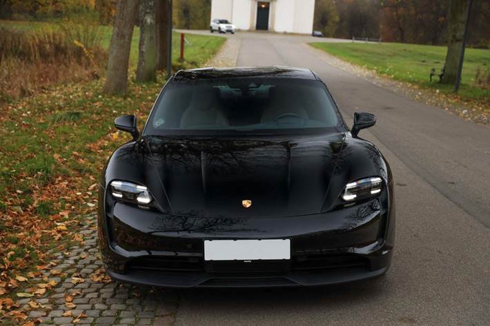 Sort Porsche Taycan fra 2022