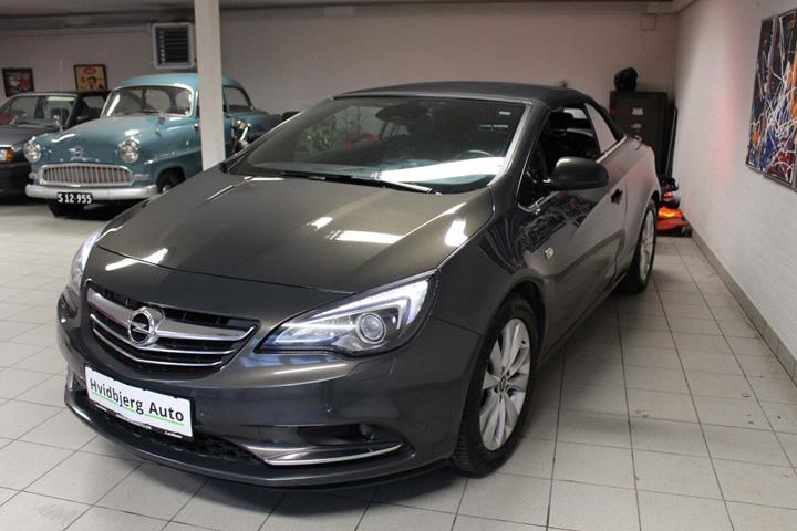 Grå Opel Cascada fra 2013 set udefra