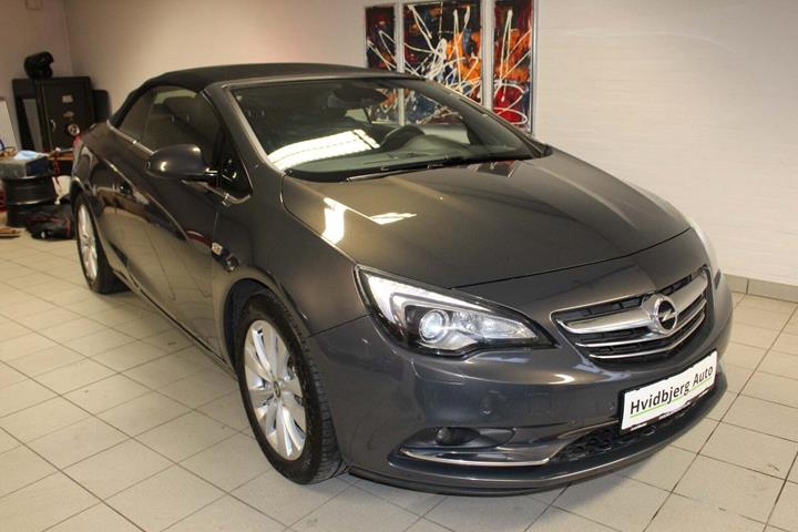 Grå Opel Cascada fra 2013 set udefra