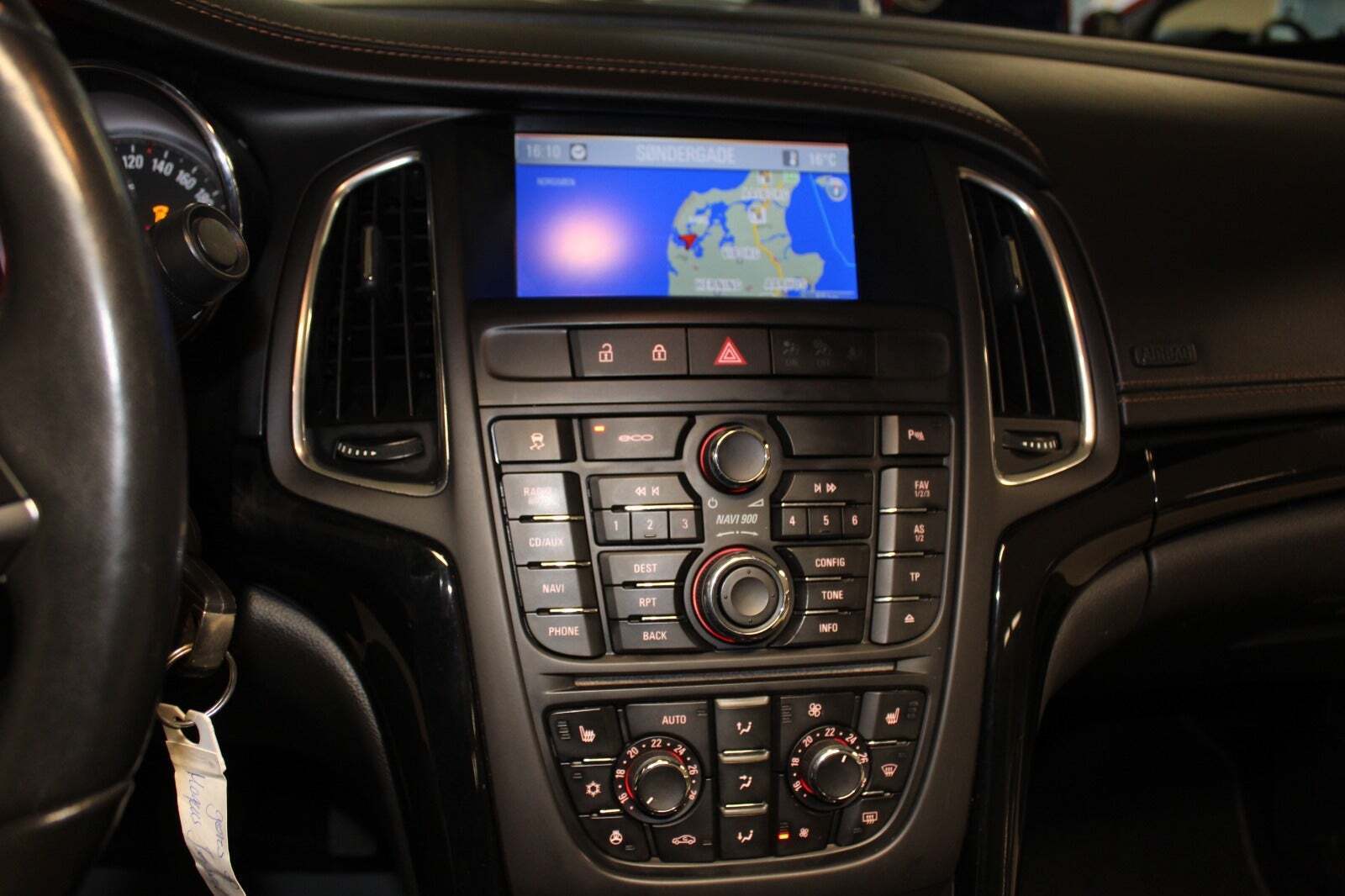 Grå Opel Cascada fra 2013 set indefra