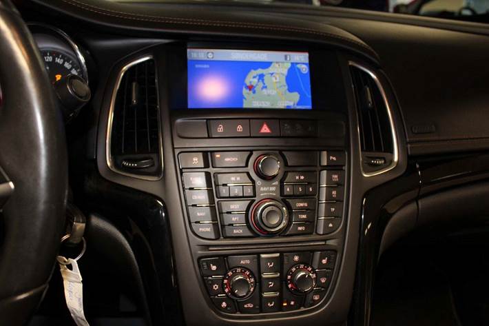 Grå Opel Cascada fra 2013 set indefra