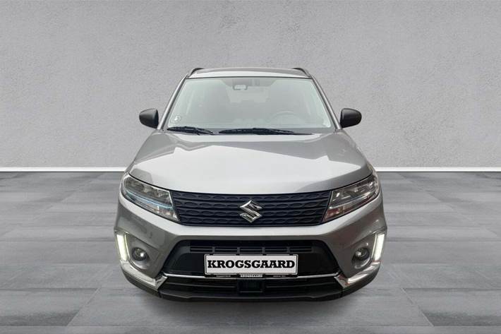 Grå Suzuki Vitara fra 2020 set udefra