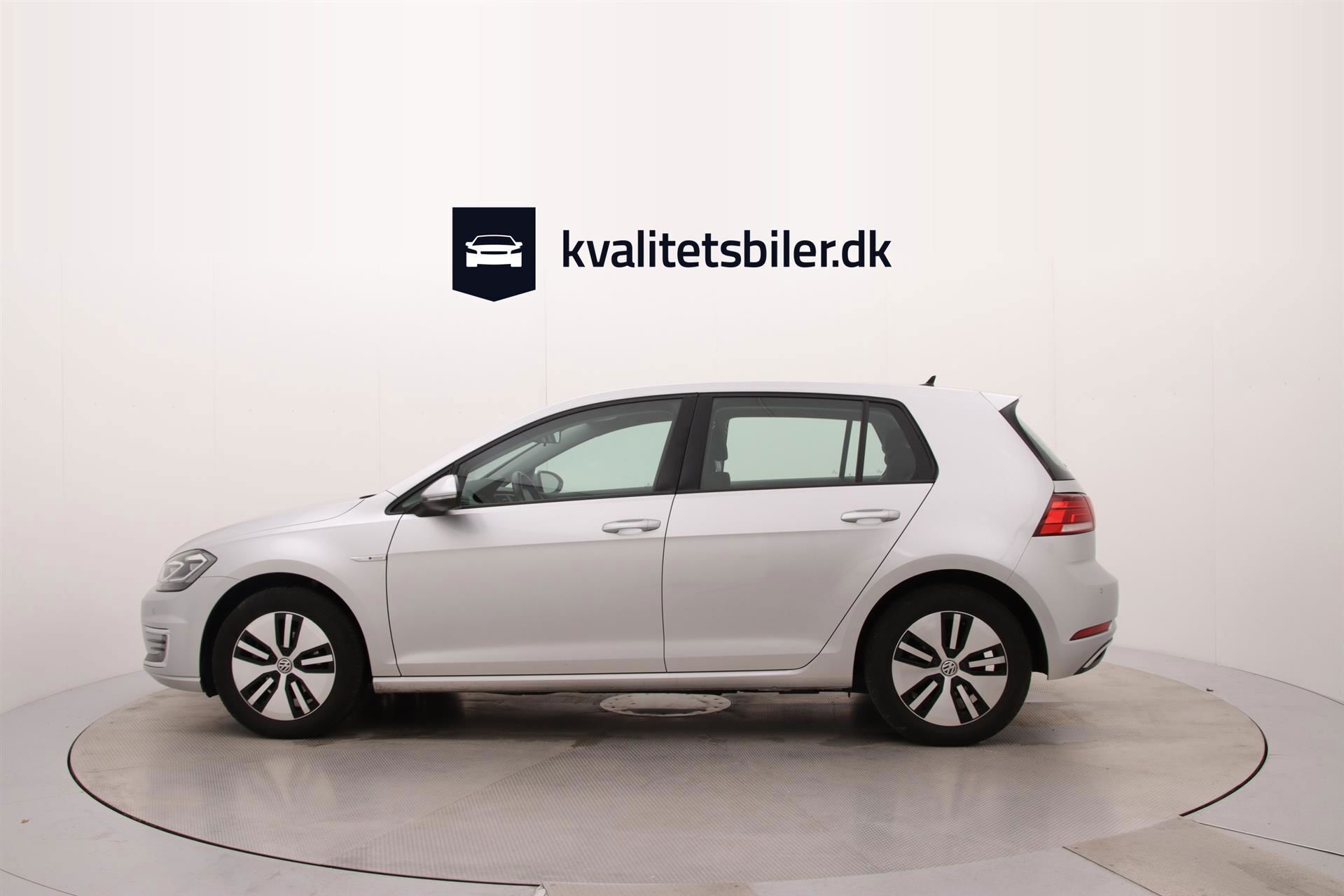 Sølv VW Golf fra 2020