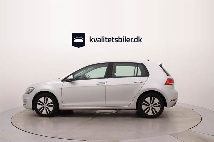 Sølv VW Golf fra 2020