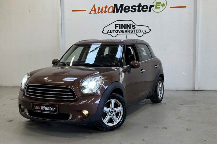 Grøn Mini Countryman Cooper fra 2013 set udefra