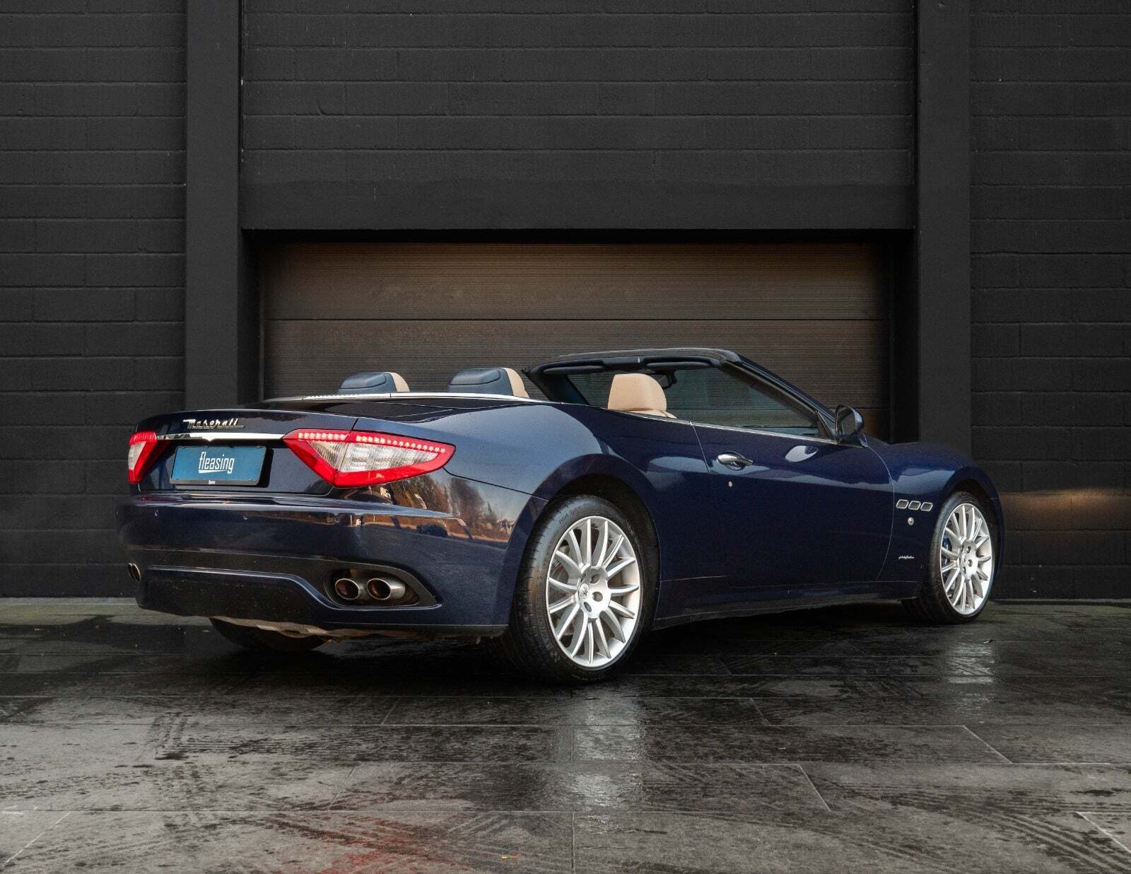 Blå Maserati GranCabrio fra 2011