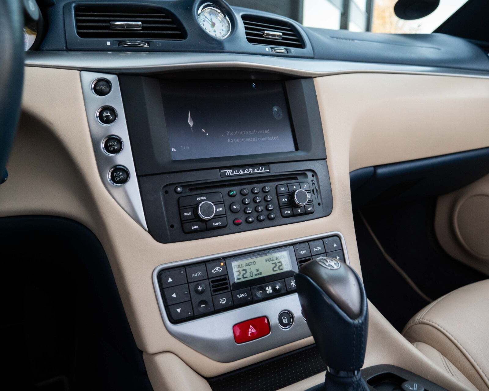 Blå Maserati GranCabrio fra 2011