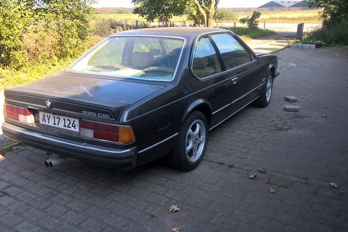 Grå BMW 635CSi fra 1979