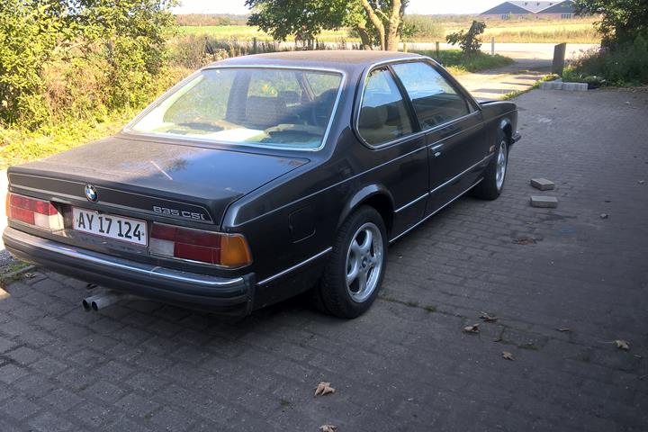 Grå BMW 635CSi fra 1979