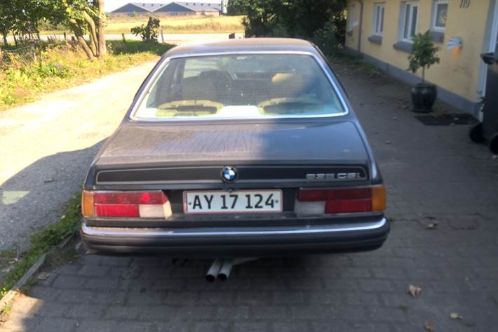 Grå BMW 635CSi fra 1979