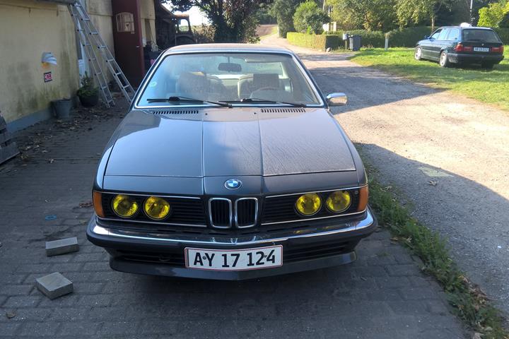 Grå BMW 635CSi fra 1979