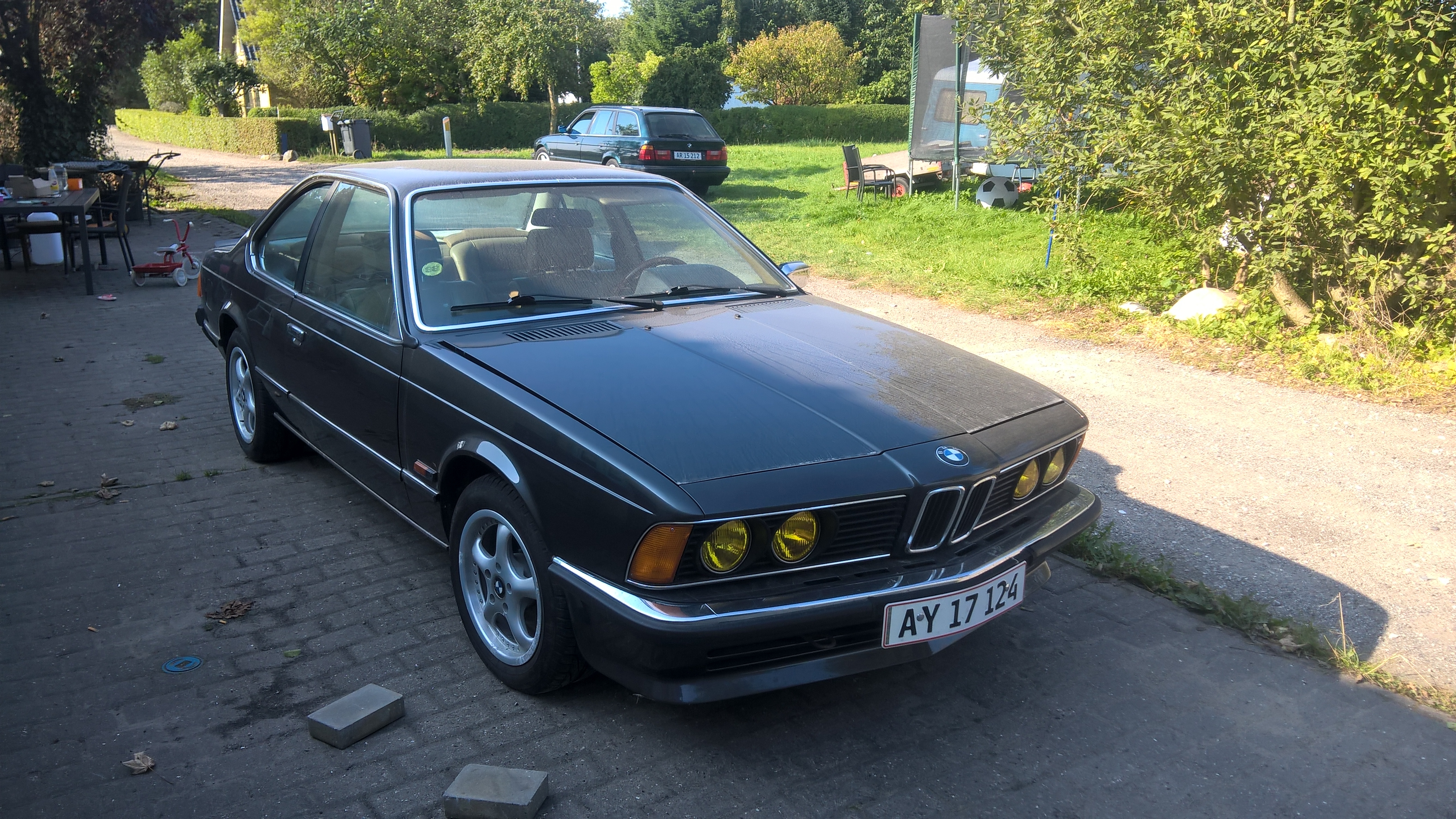 Grå BMW 635CSi fra 1979