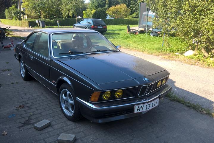 Grå BMW 635CSi fra 1979