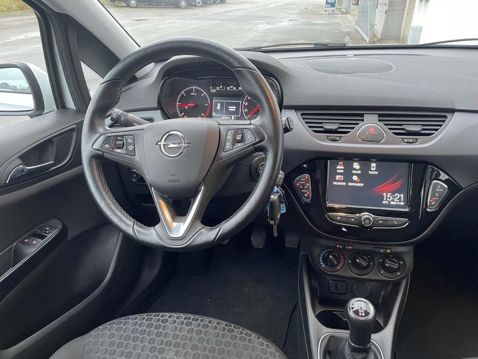 Hvid Opel Corsa fra 2016