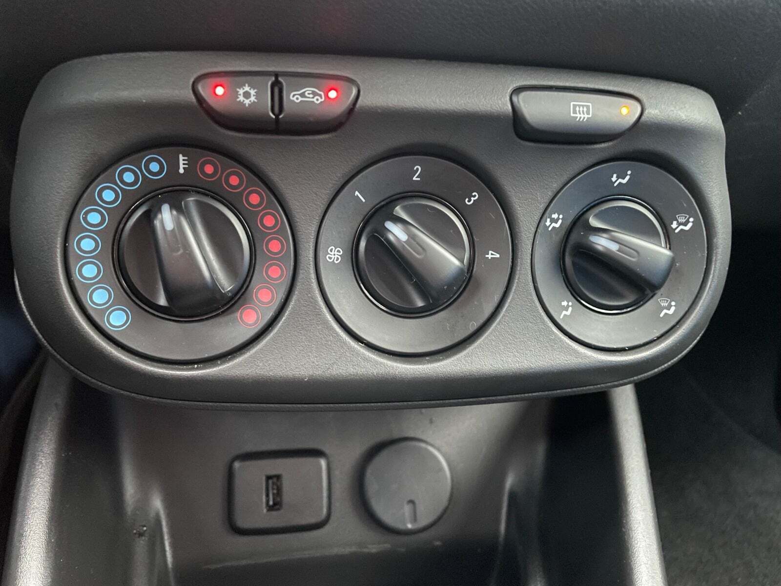 Hvid Opel Corsa fra 2016