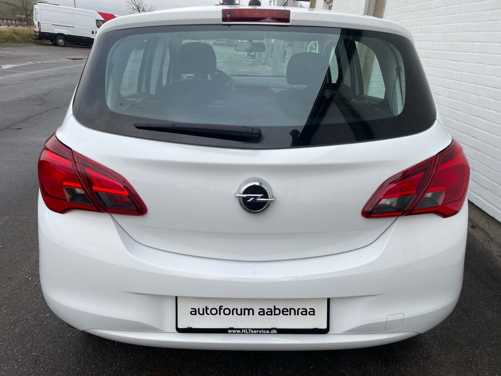Hvid Opel Corsa fra 2016