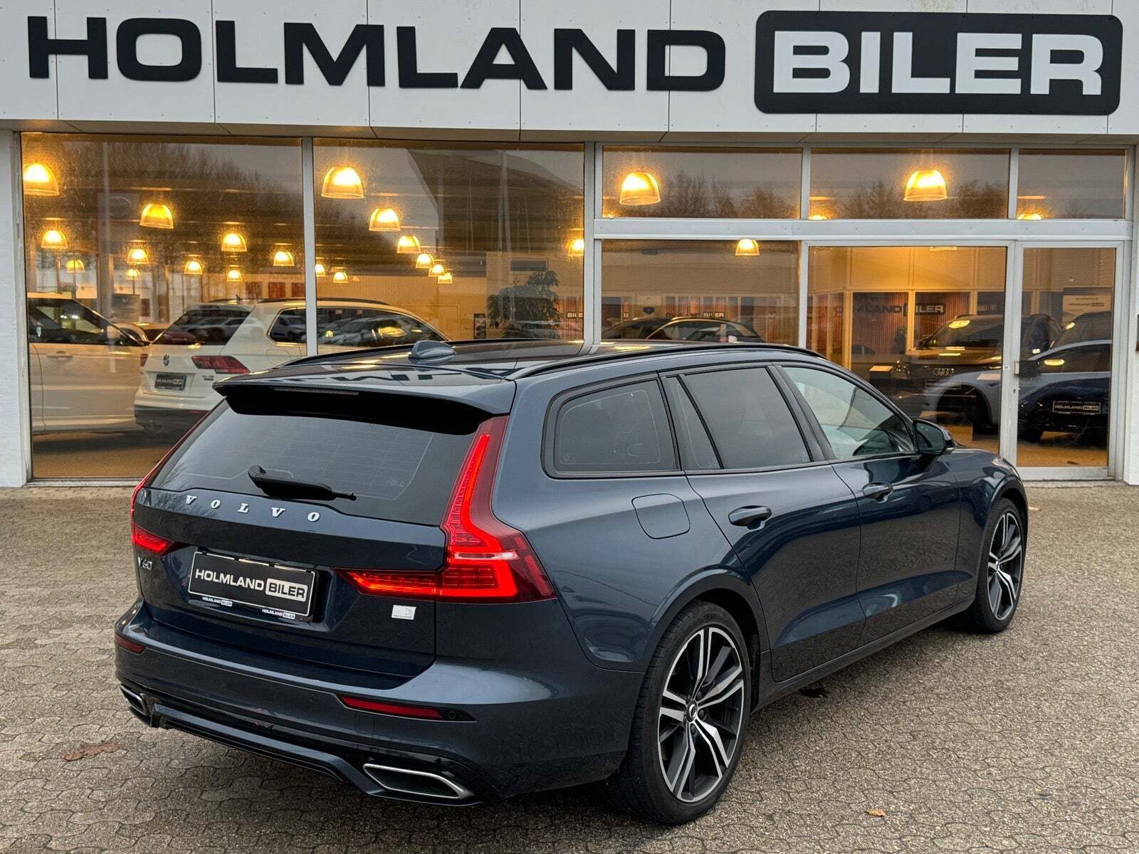 Blå Volvo V60 fra 2021