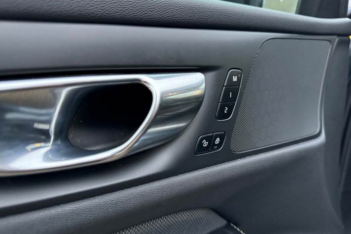 Blå Volvo V60 fra 2021