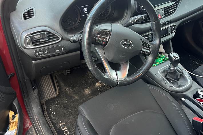 Rød Hyundai i30 fra 2018