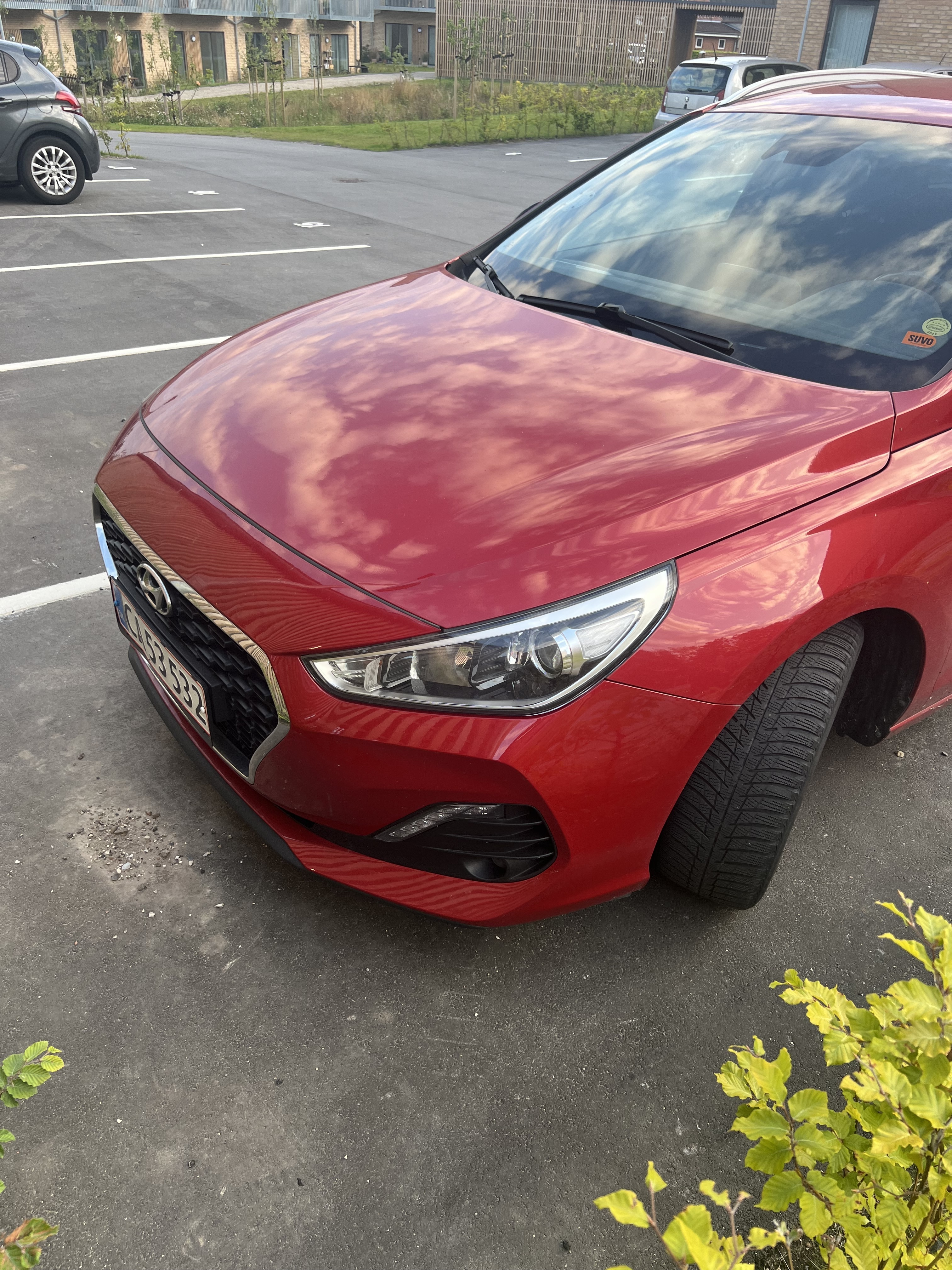 Rød Hyundai i30 fra 2018