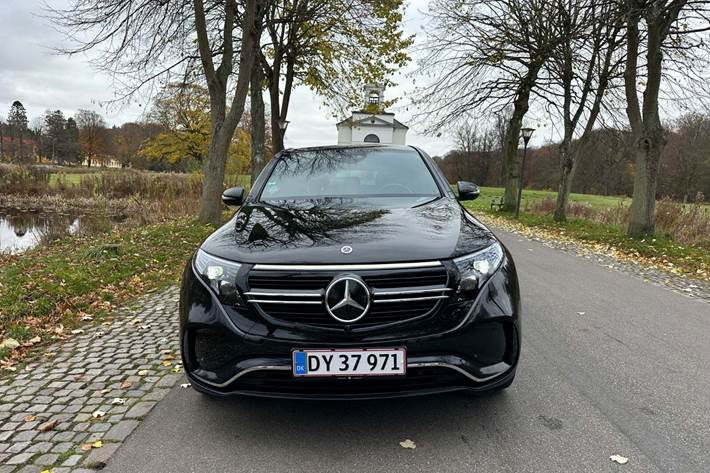 Sort Mercedes EQC400 fra 2023