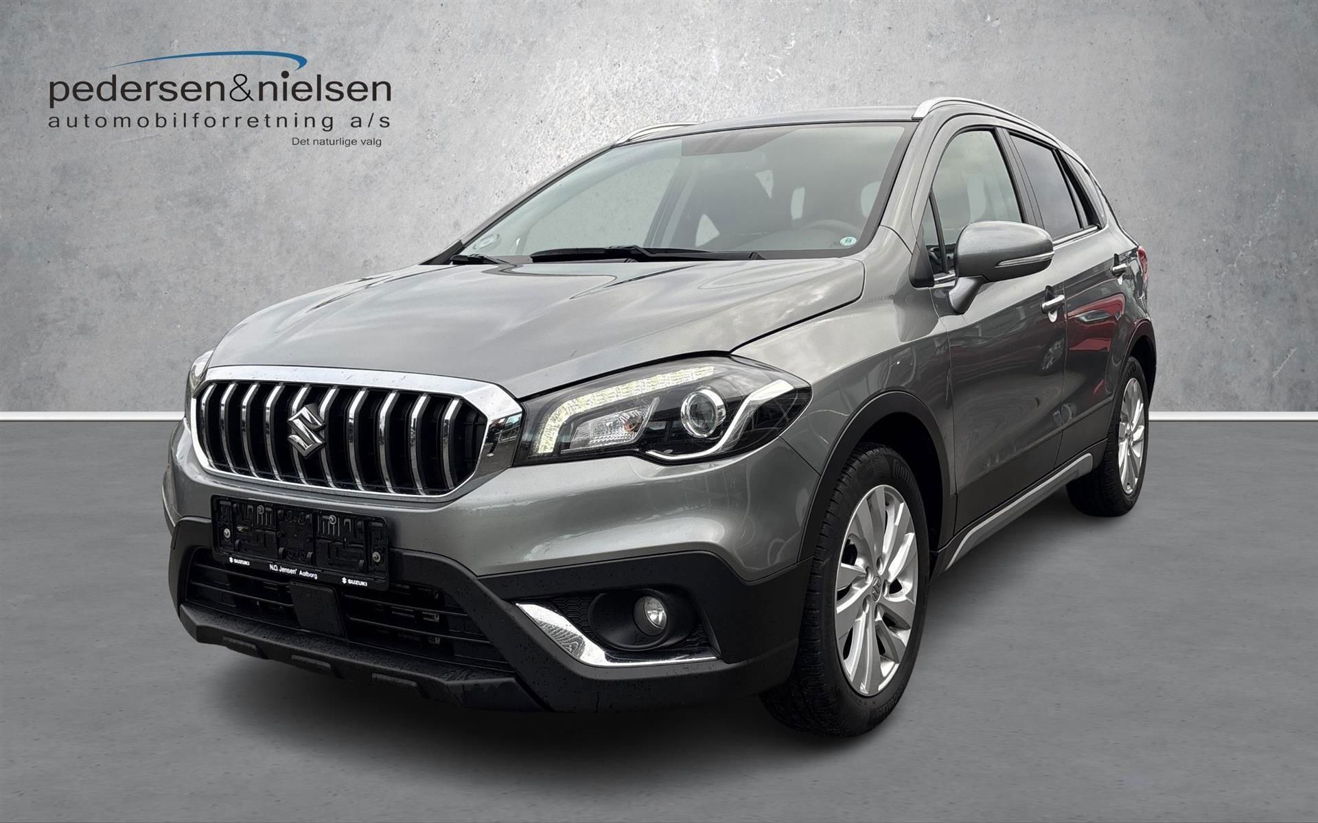 Grå Suzuki S-Cross fra 2020 set udefra