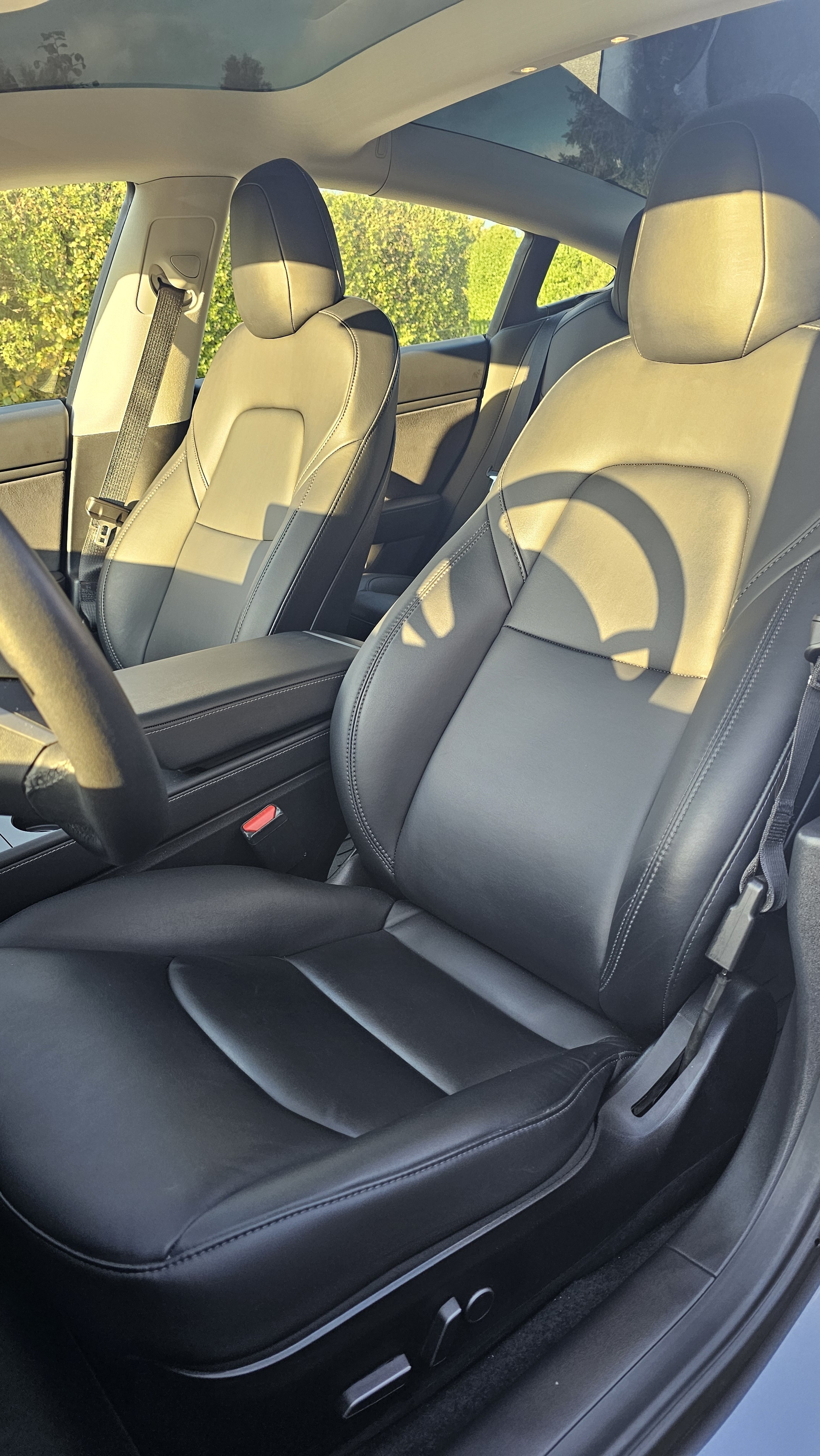 Grå Tesla Model 3 fra 2020