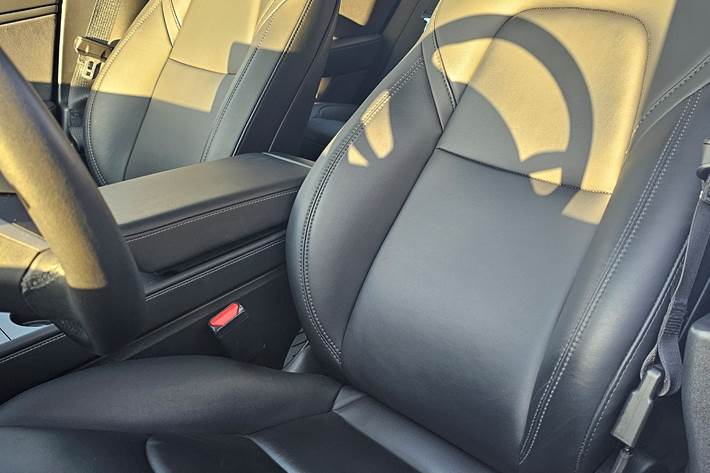 Grå Tesla Model 3 fra 2020