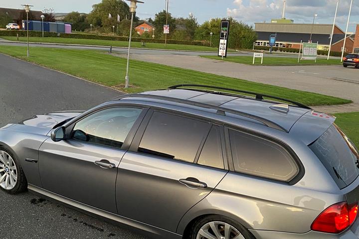 Grå BMW 318d fra 2008