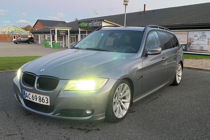 Grå BMW 318d fra 2008