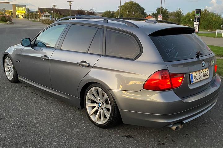 Grå BMW 318d fra 2008