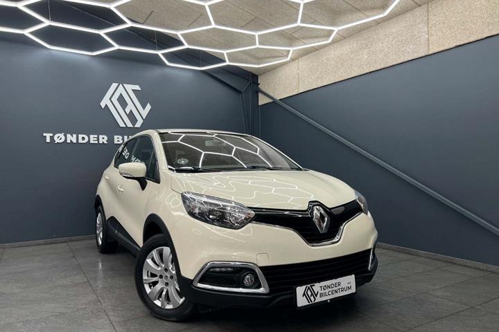 Beige Renault Captur fra 2013 set udefra