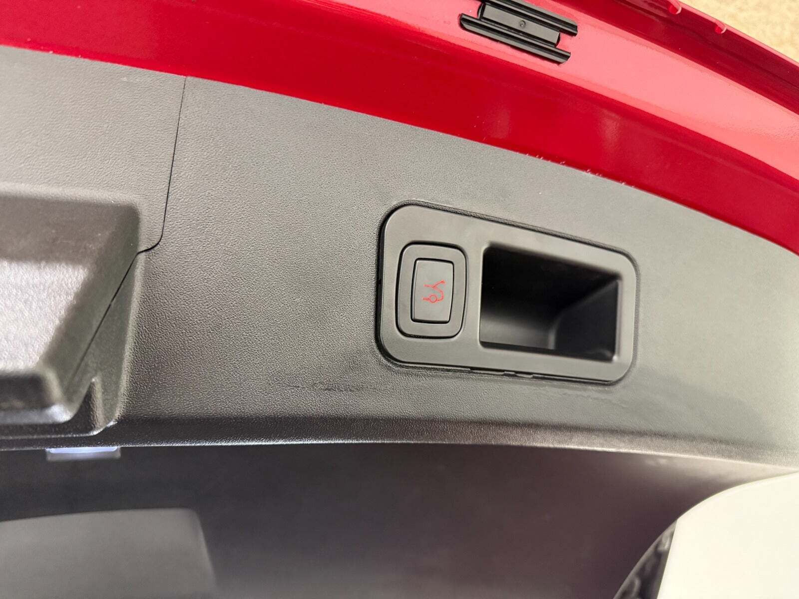 Rød Tesla Model S fra 2019