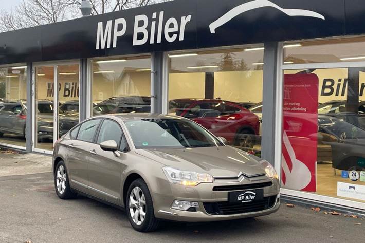 Beige Citroën C5 fra 2008 set udefra