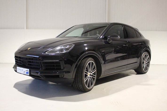 Gul Porsche Cayenne S fra 2019 set udefra