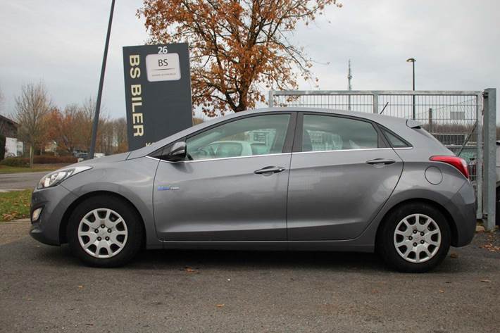 Grå Hyundai i30 fra 2012