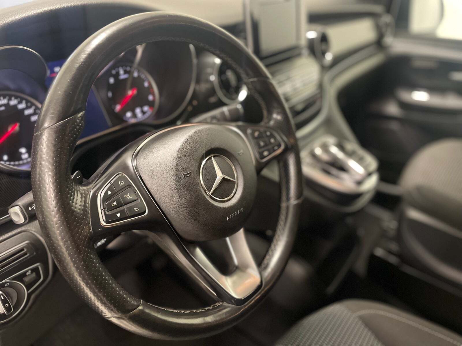 Sort Mercedes V250 d fra 2019