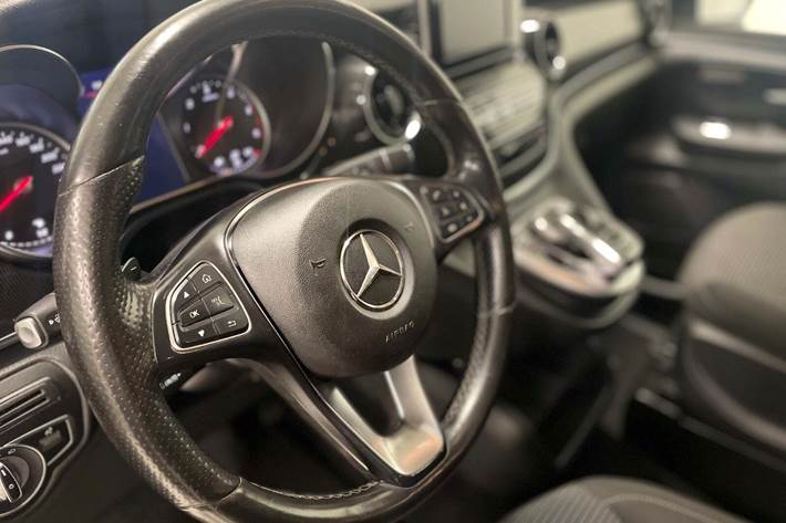 Sort Mercedes V250 d fra 2019