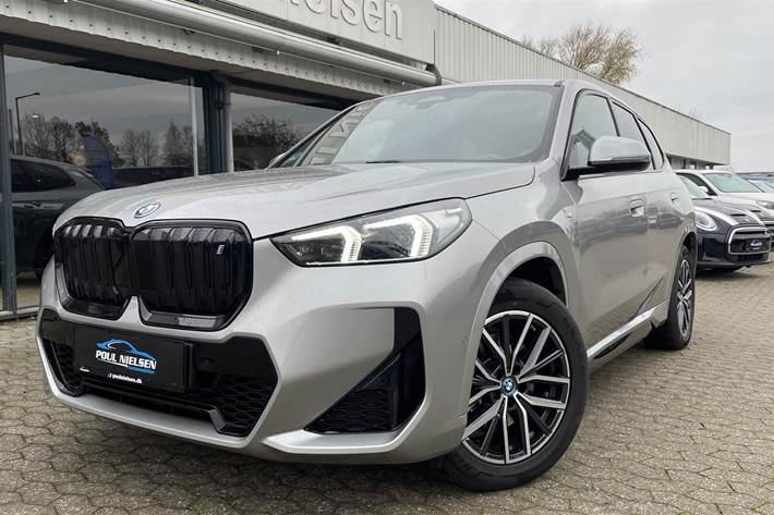 Sølv BMW iX1 fra 2023