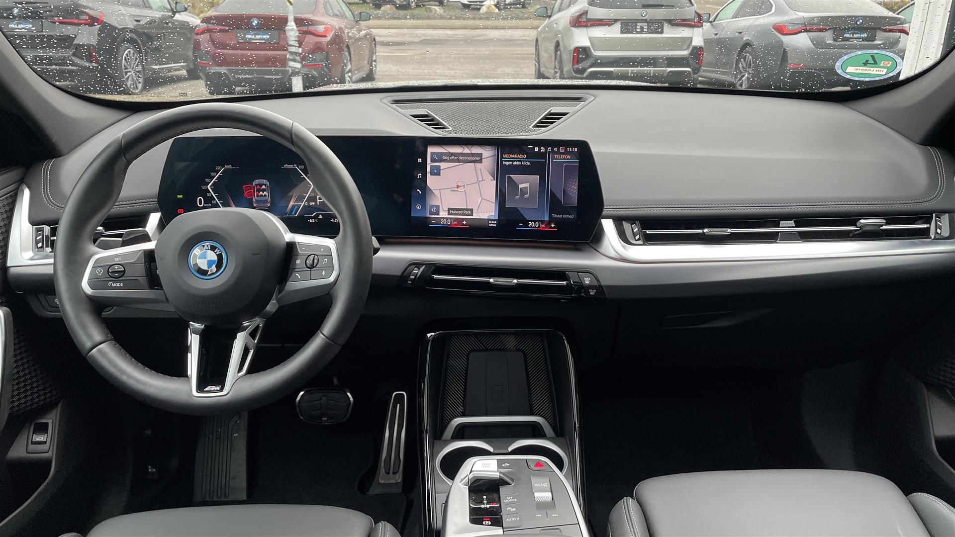 Sølv BMW iX1 fra 2023