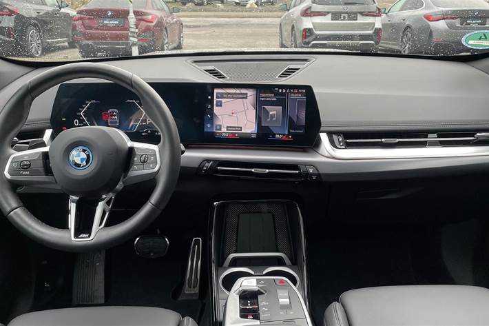 Sølv BMW iX1 fra 2023