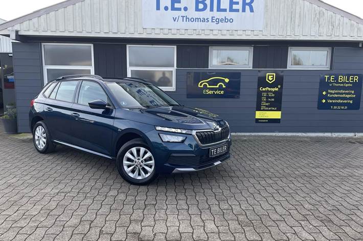 Blå Skoda Kamiq fra 2021 set udefra