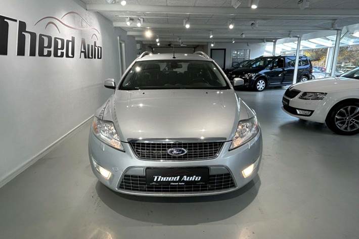 Sølv Ford Mondeo fra 2009