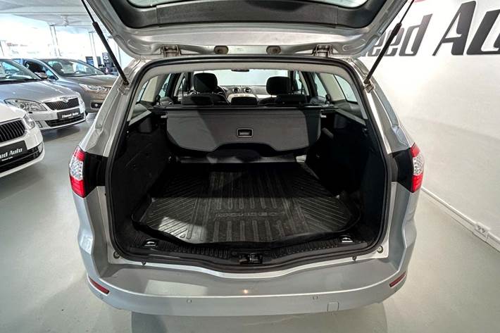 Sølv Ford Mondeo fra 2009