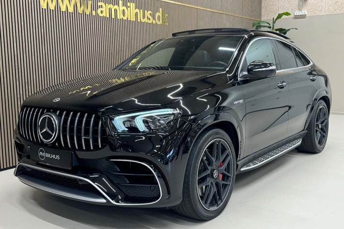 Sort Mercedes GLE63 fra 2021 set udefra
