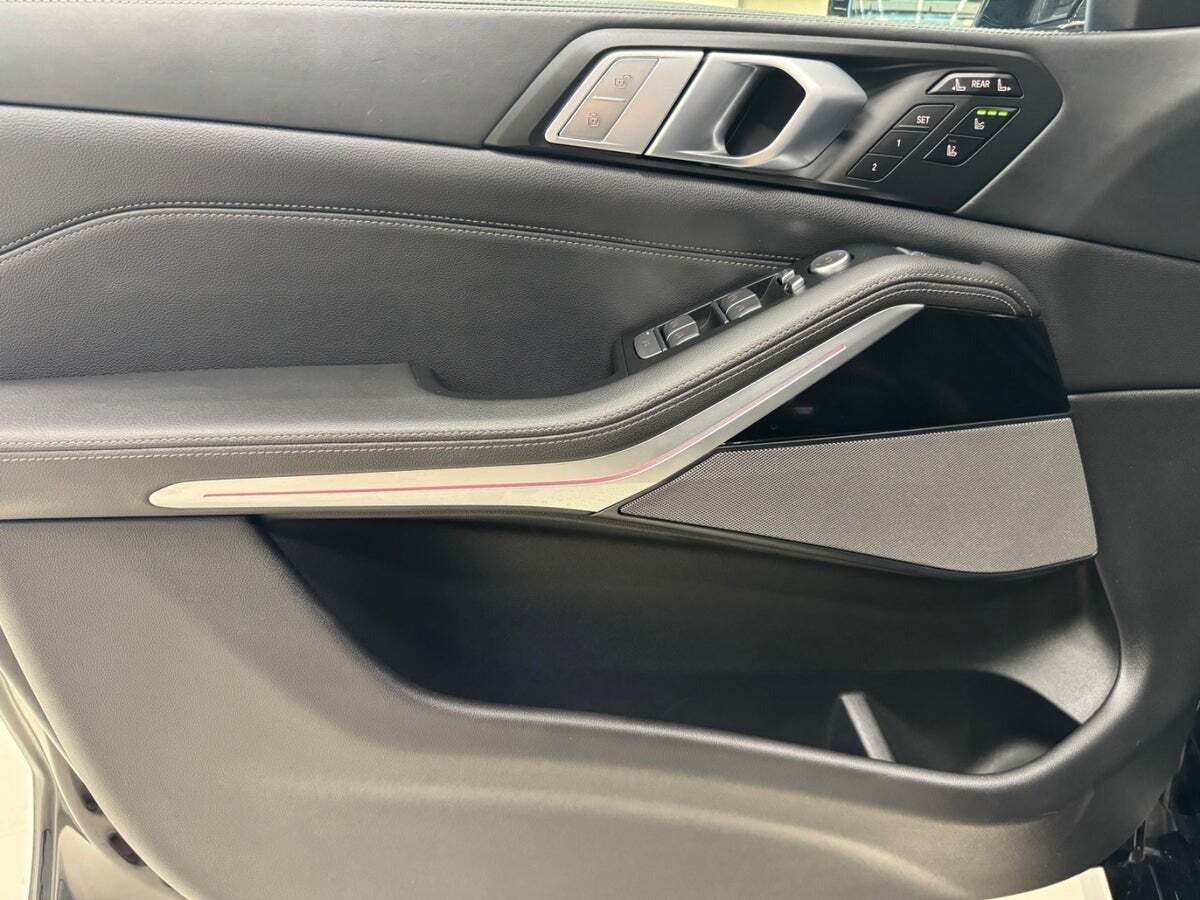 Sort BMW X7 fra 2020